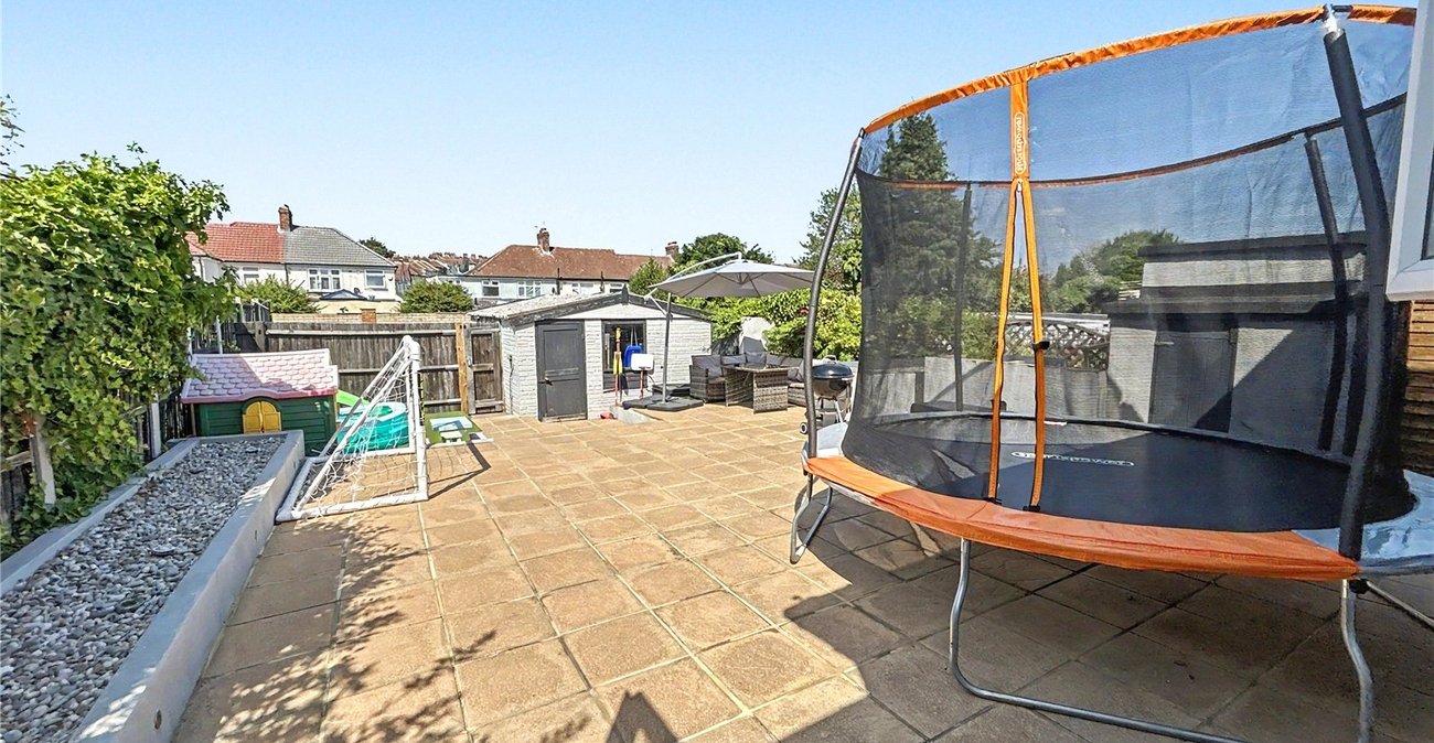 3 bedroom bungalow for sale in Sidcup | Robinson Jackson