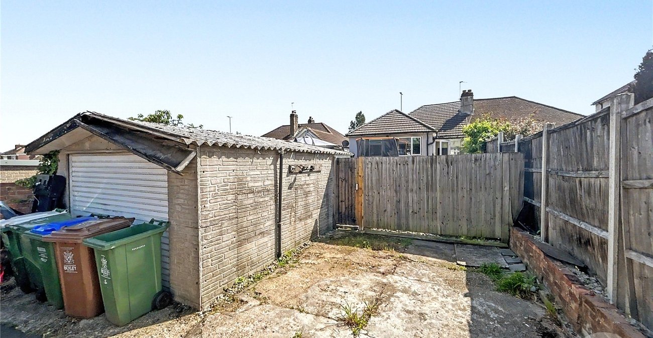 3 bedroom bungalow for sale in Sidcup | Robinson Jackson
