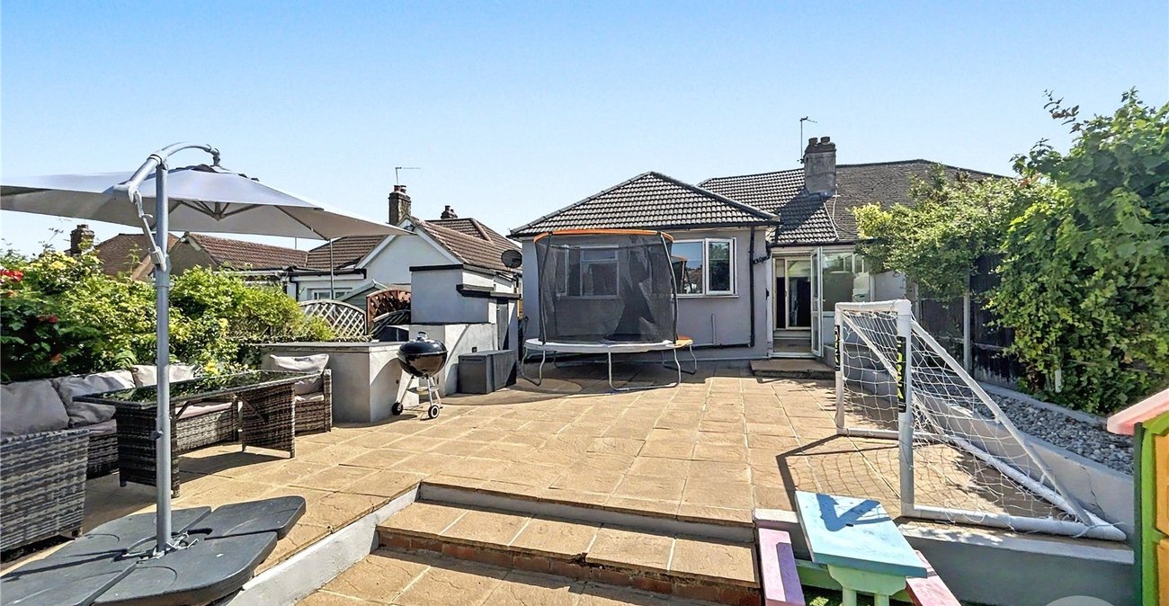 3 bedroom bungalow for sale in Sidcup | Robinson Jackson