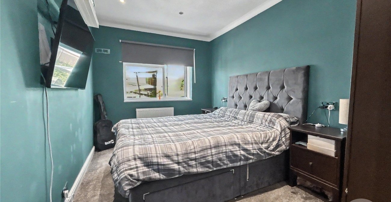 3 bedroom bungalow for sale in Sidcup | Robinson Jackson