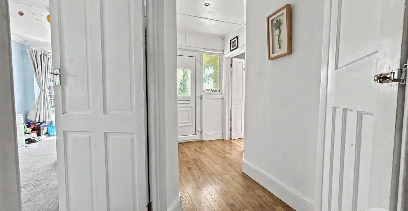 3 bedroom bungalow for sale in Sidcup | Robinson Jackson