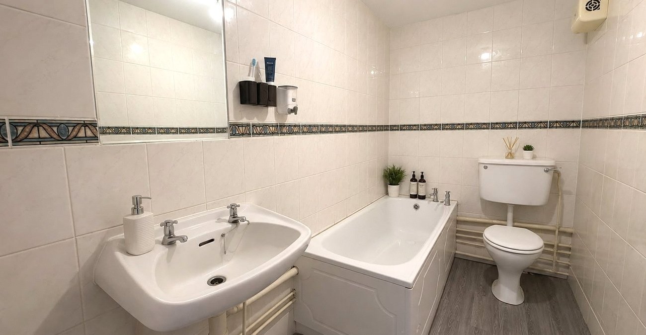 1 bedroom property for sale in Northfleet | Robinson Michael & Jackson