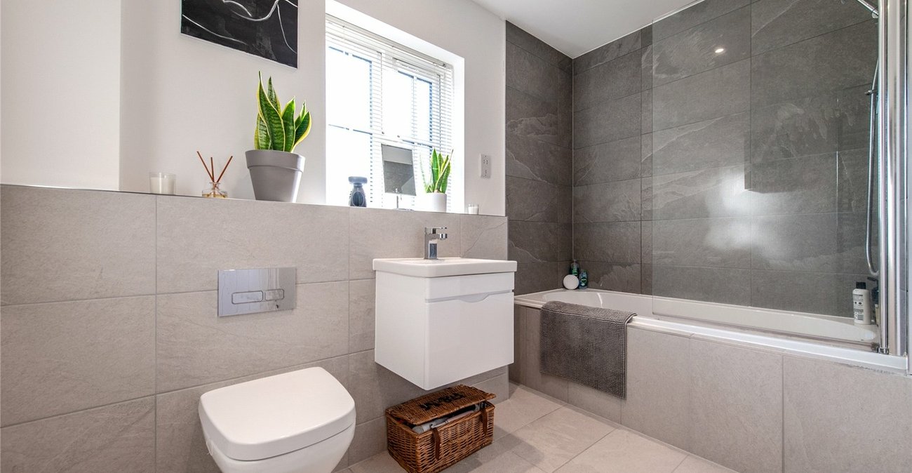 4 bedroom house for sale in Newington | Robinson Michael & Jackson