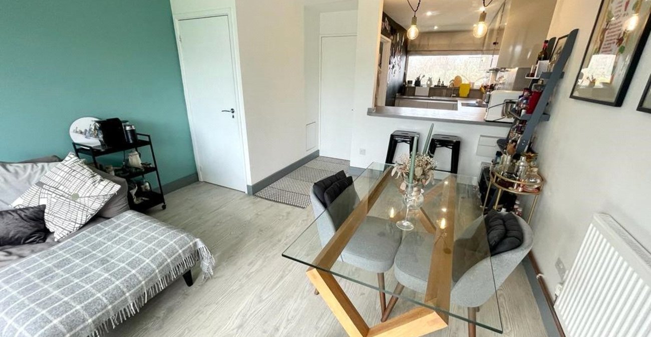 2 bedroom property for sale in Green Street Green | Robinson Jackson