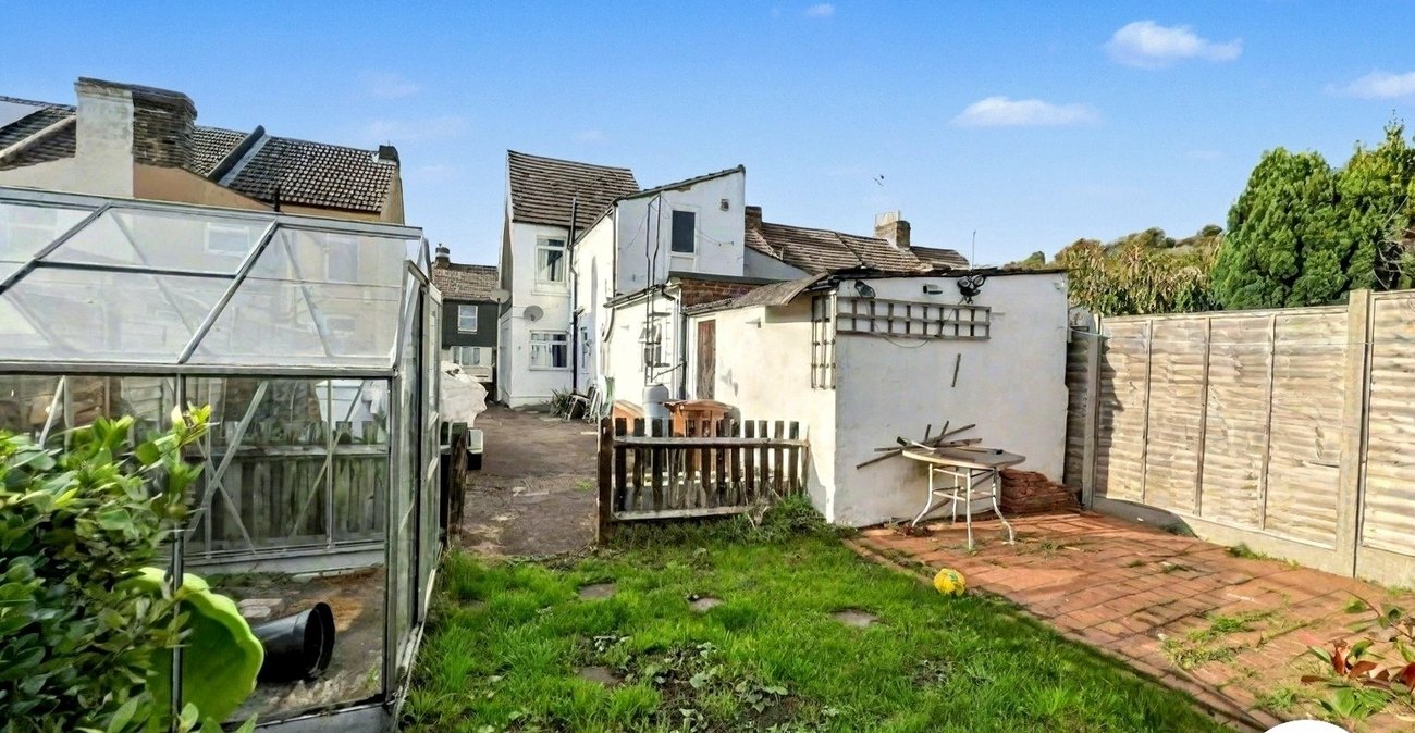 2 bedroom property for sale in Chatham | Robinson Michael & Jackson