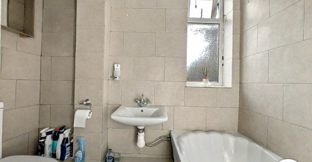 2 bedroom property for sale in Chatham | Robinson Michael & Jackson