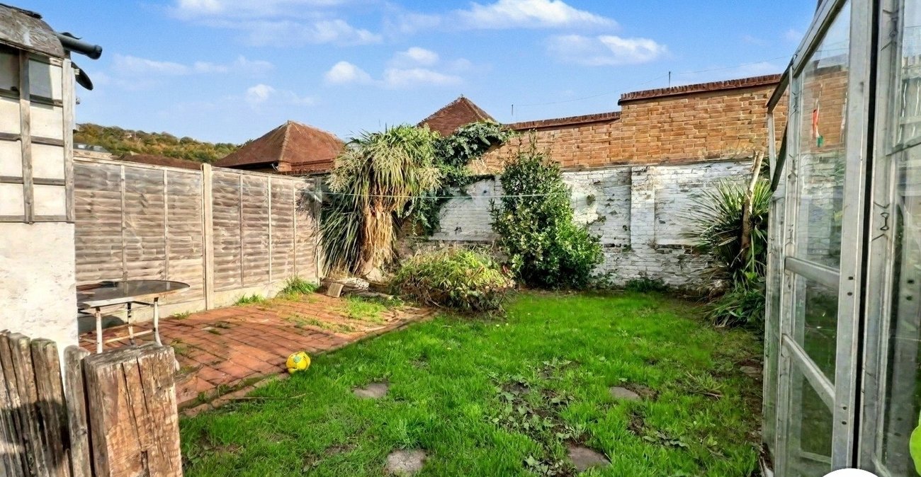 2 bedroom property for sale in Chatham | Robinson Michael & Jackson