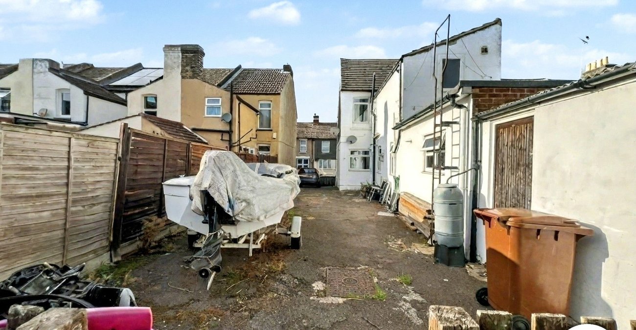 2 bedroom property for sale in Chatham | Robinson Michael & Jackson