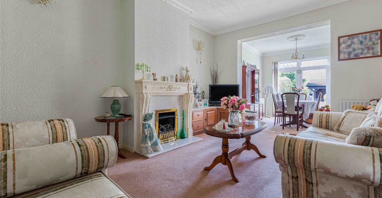 3 bedroom bungalow for sale in Orpington | Robinson Jackson