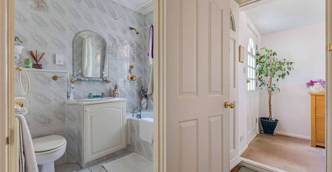 3 bedroom bungalow for sale in Orpington | Robinson Jackson