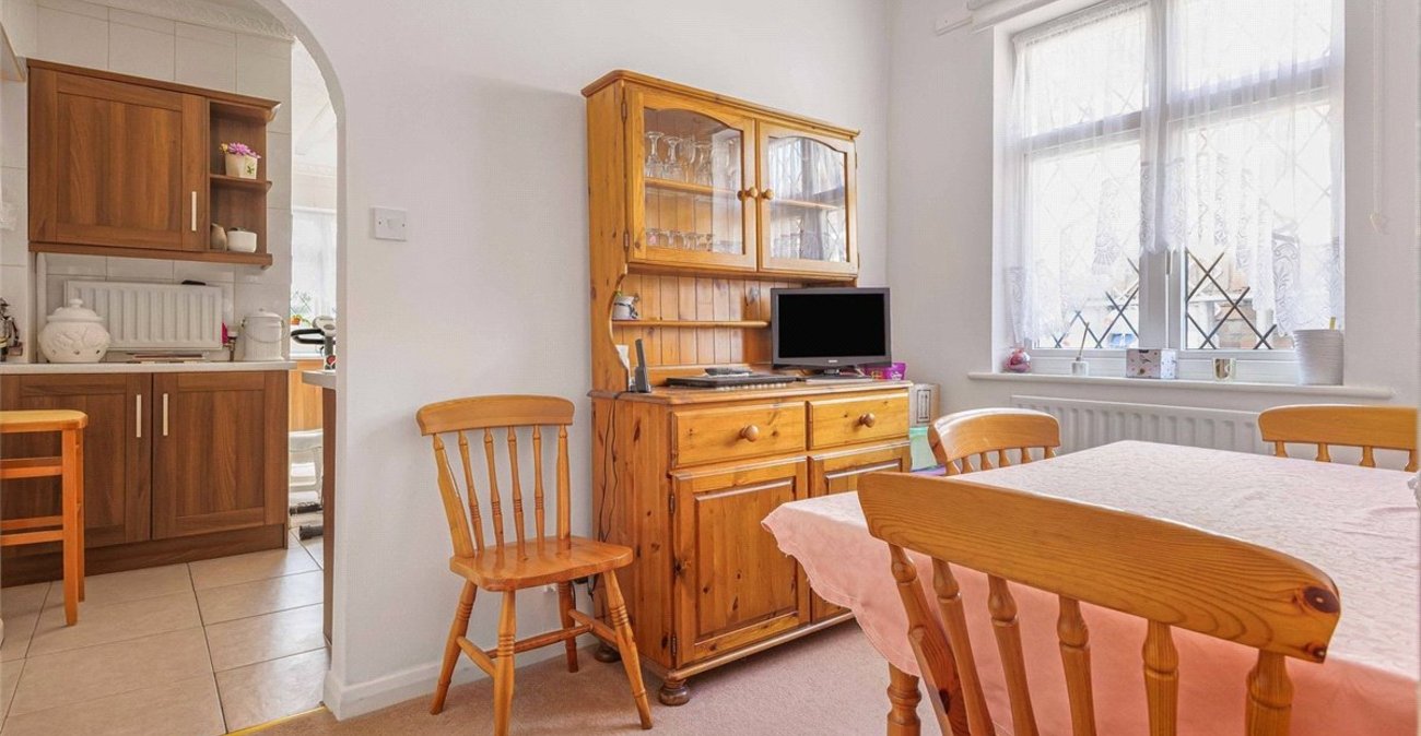 3 bedroom bungalow for sale in Orpington | Robinson Jackson