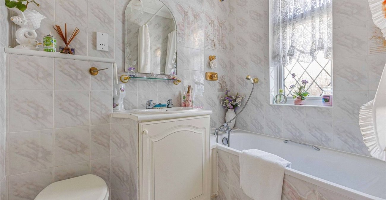 3 bedroom bungalow for sale in Orpington | Robinson Jackson