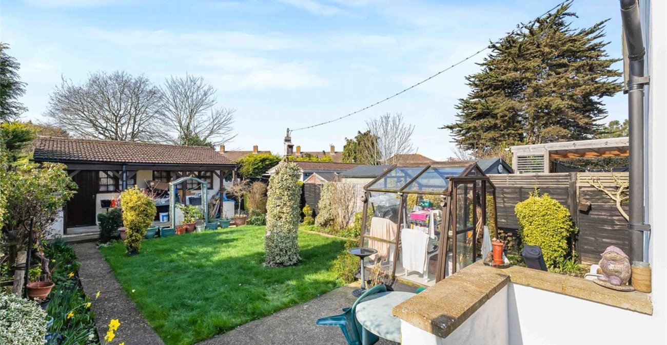 3 bedroom bungalow for sale in Orpington | Robinson Jackson