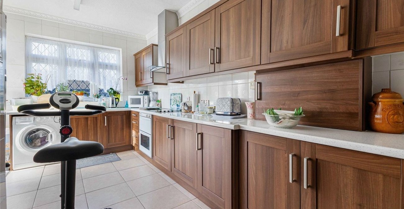 3 bedroom bungalow for sale in Orpington | Robinson Jackson