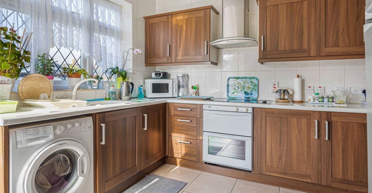 3 bedroom bungalow for sale in Orpington | Robinson Jackson