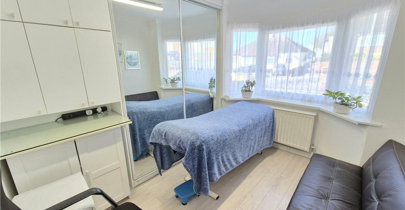 2 bedroom bungalow for sale in St Pauls Cray | Robinson Jackson