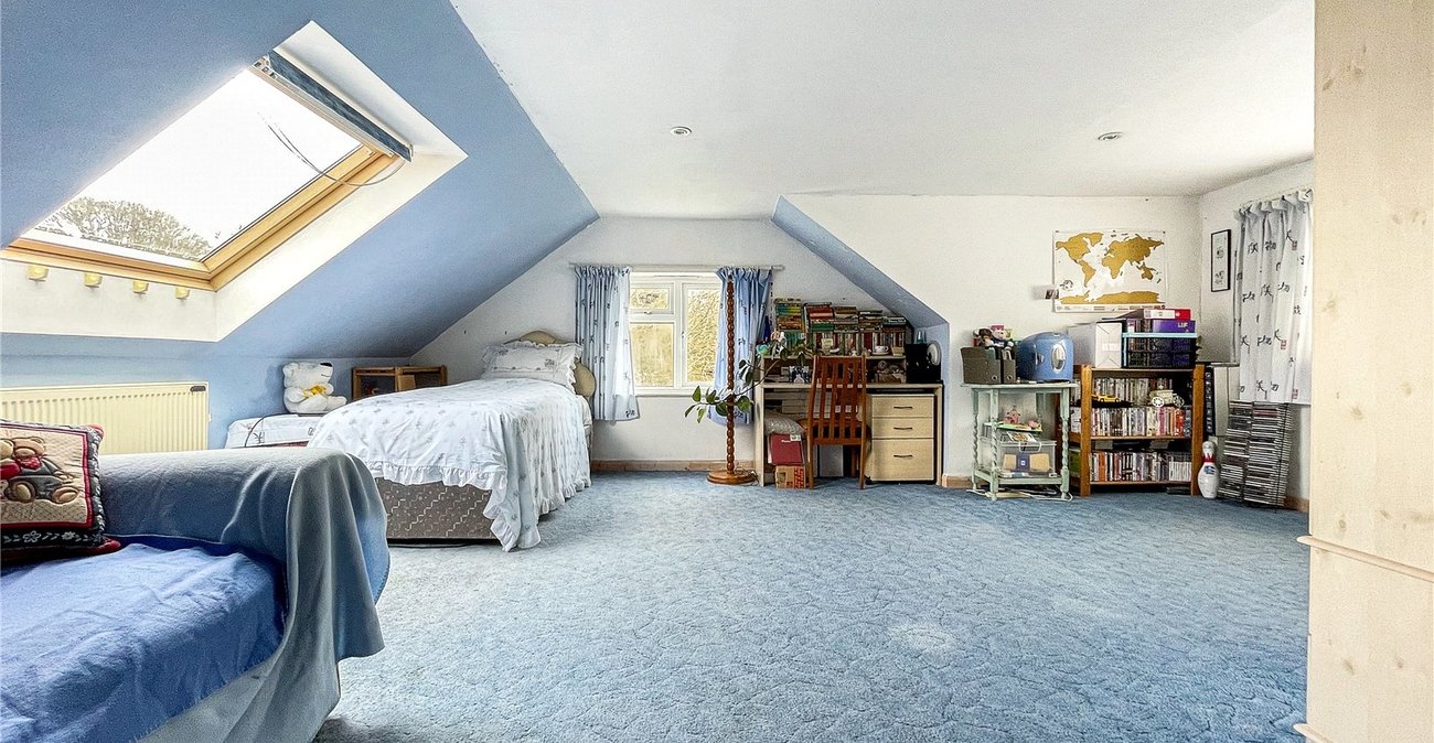 5 bedroom bungalow for sale in Rainham | Robinson Michael & Jackson