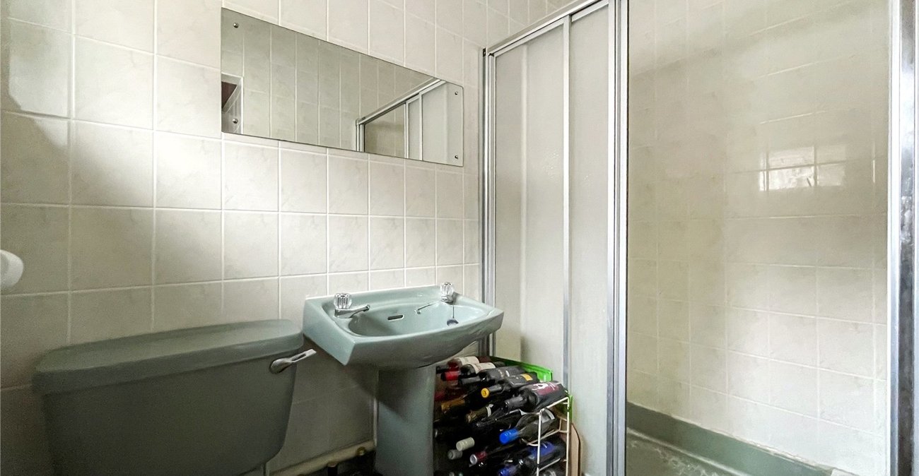 5 bedroom bungalow for sale in Rainham | Robinson Michael & Jackson