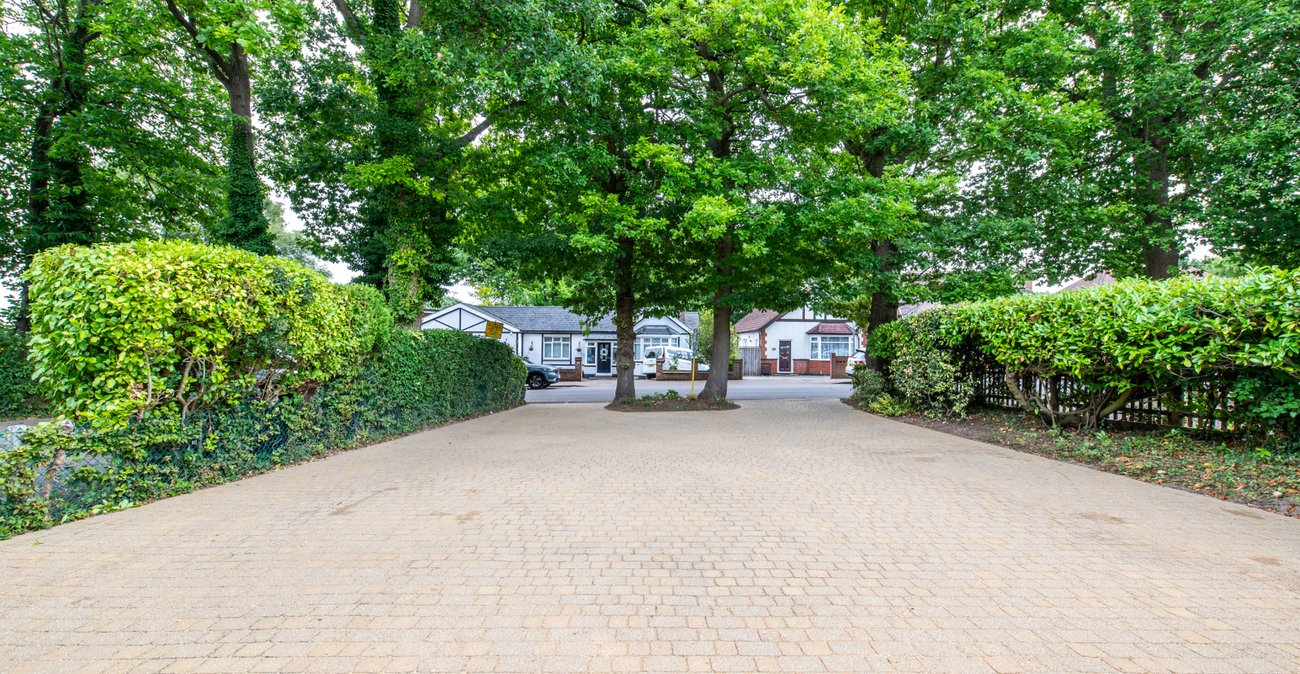 4 bedroom house for sale in Rainham | Robinson Michael & Jackson