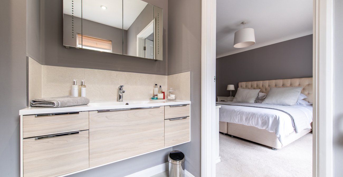 4 bedroom house for sale in Rainham | Robinson Michael & Jackson