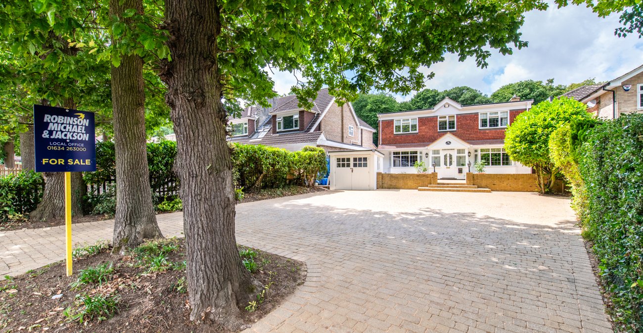 4 bedroom house for sale in Rainham | Robinson Michael & Jackson