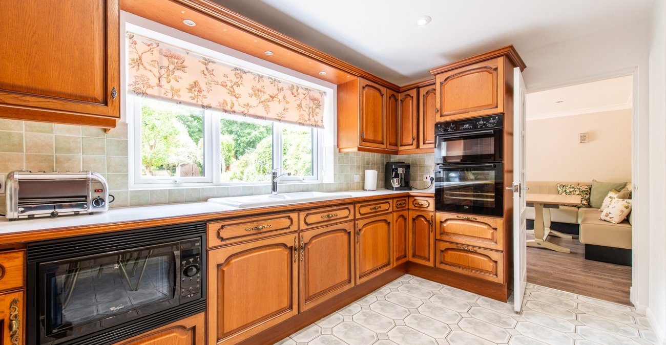 4 bedroom house for sale in Rainham | Robinson Michael & Jackson