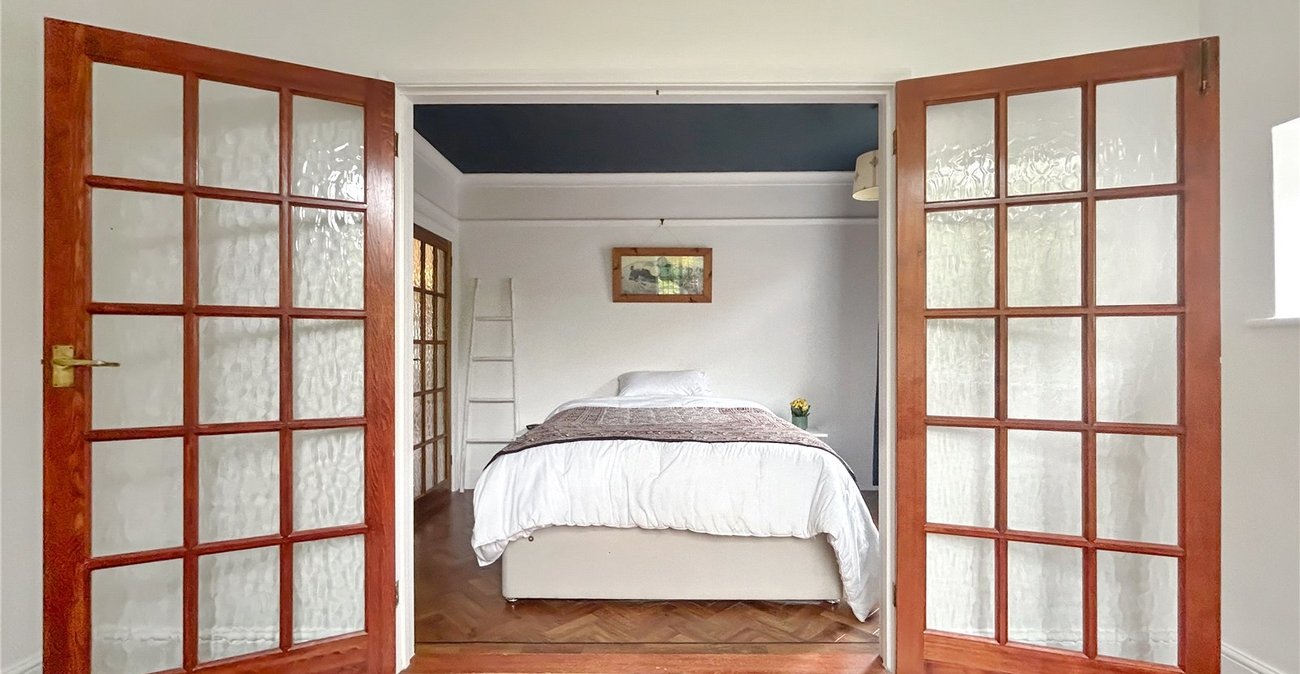 3 bedroom bungalow for sale in Rainham | Robinson Michael & Jackson