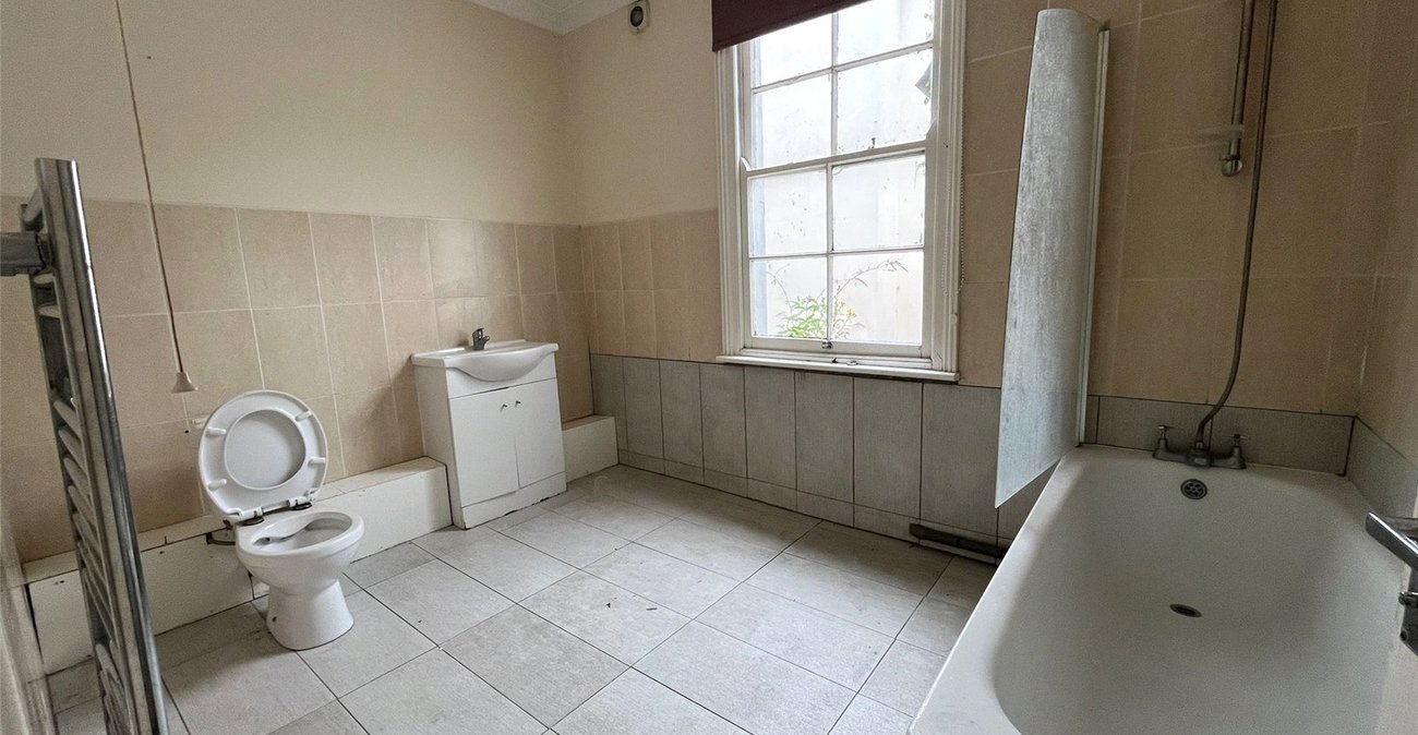 4 bedroom property for sale in Gravesend | Robinson Michael & Jackson