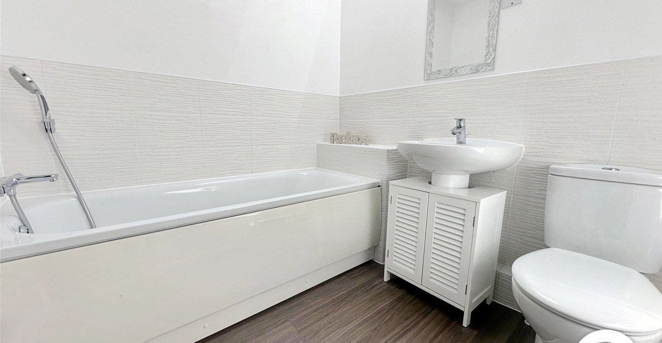 2 bedroom house for sale in Wainscott | Robinson Michael & Jackson