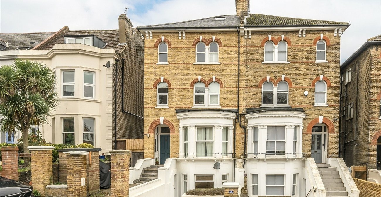 1 bedroom property for sale in Shooters Hill | Robinson Jackson