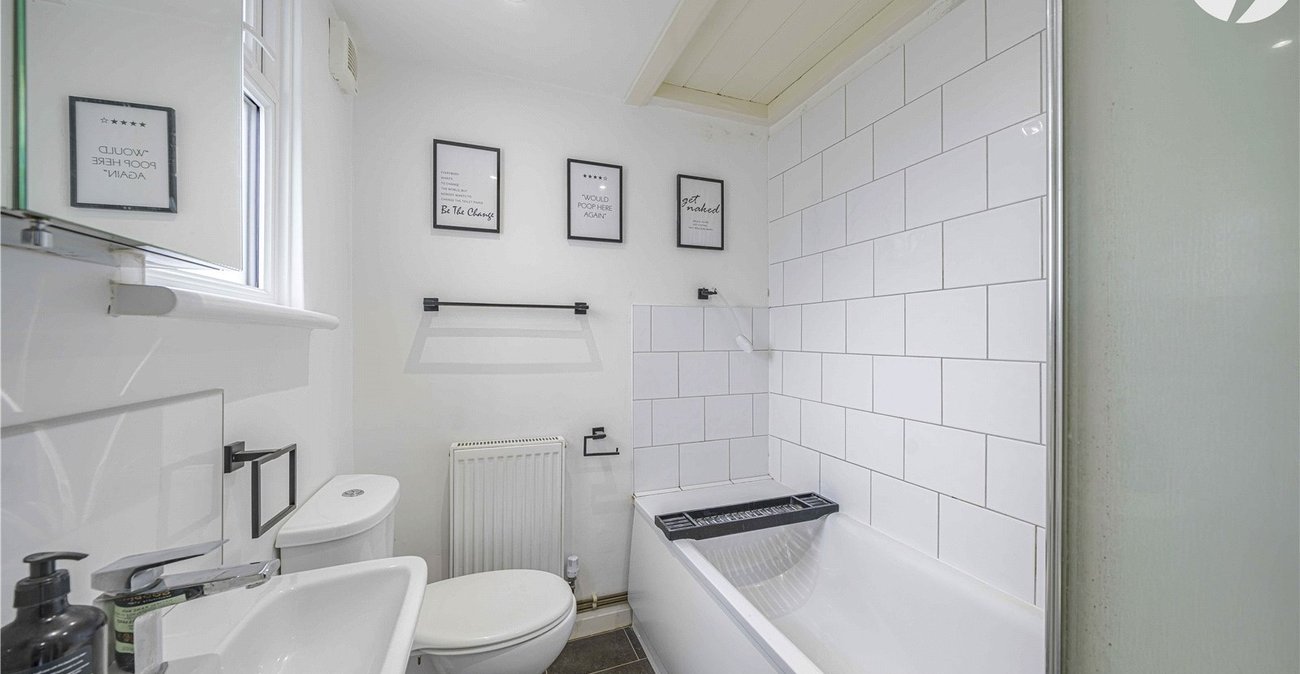 3 bedroom house for sale in Swanscombe | Robinson Jackson