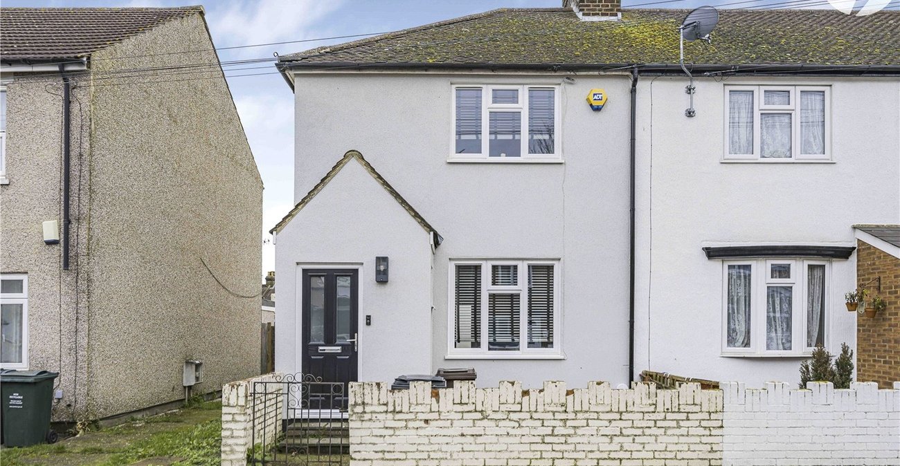 3 bedroom house for sale in Swanscombe | Robinson Jackson