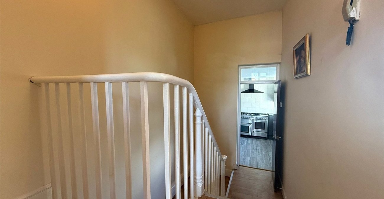 2 bedroom property for sale in Woolwich | Robinson Jackson