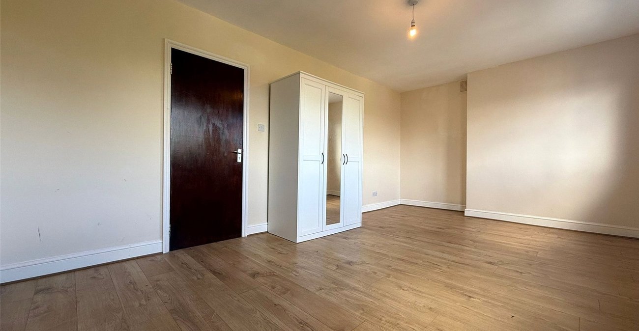 2 bedroom property for sale in Woolwich | Robinson Jackson