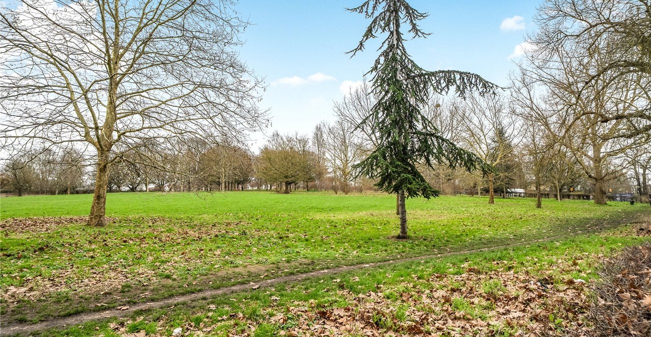 2 bedroom property for sale in West Norwood | Robinson Jackson