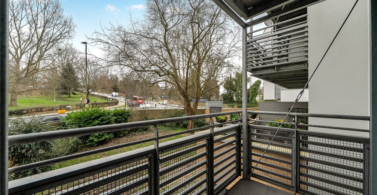 2 bedroom property for sale in West Norwood | Robinson Jackson