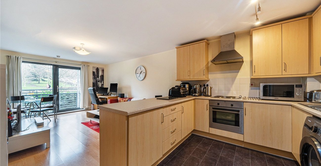 2 bedroom property for sale in West Norwood | Robinson Jackson