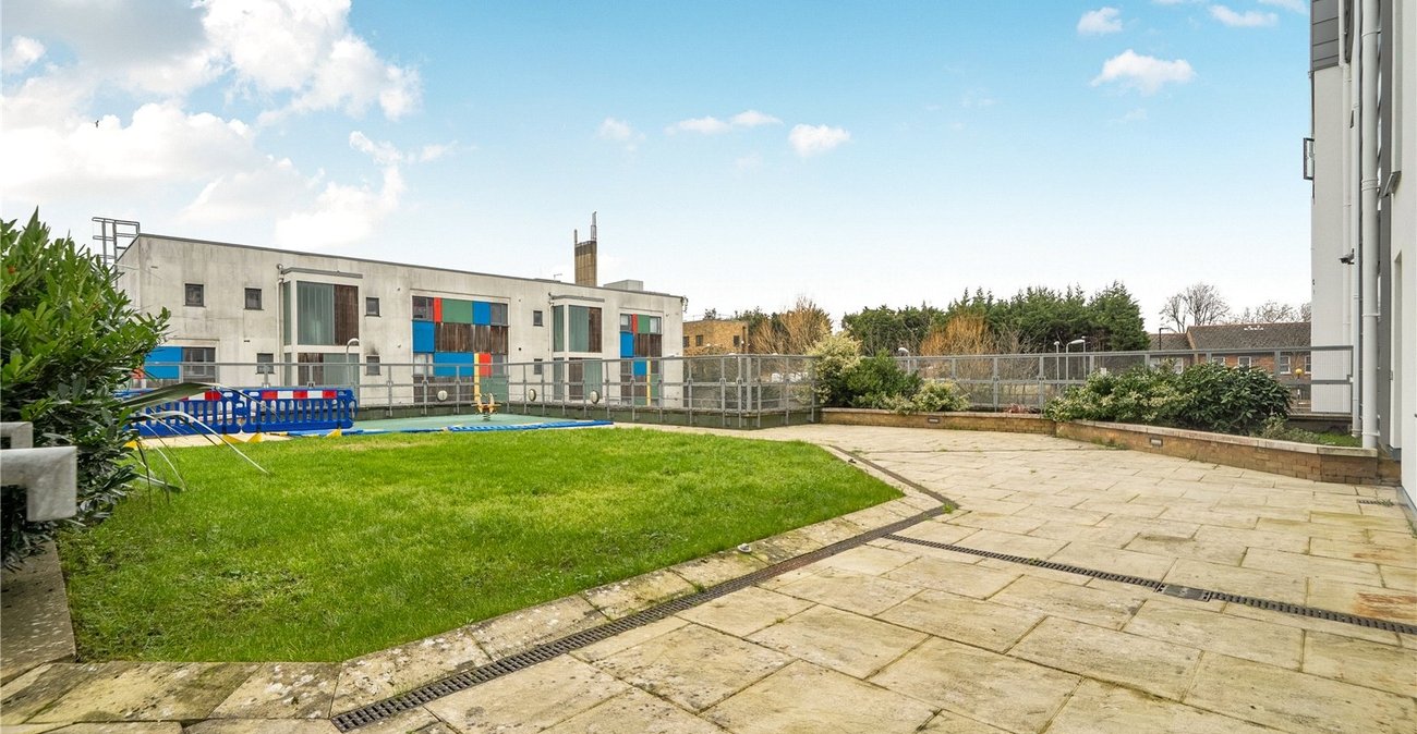 2 bedroom property for sale in West Norwood | Robinson Jackson