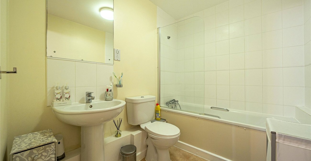 2 bedroom property for sale in West Norwood | Robinson Jackson