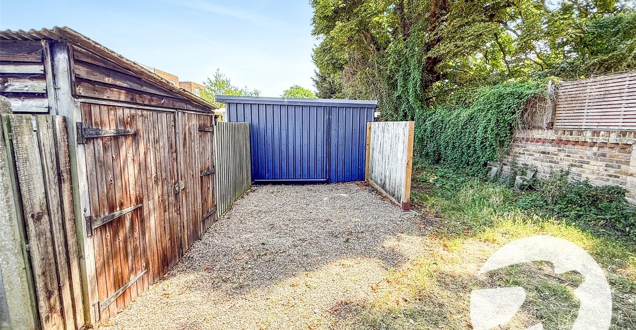 4 bedroom house for sale in London | Robinson Jackson