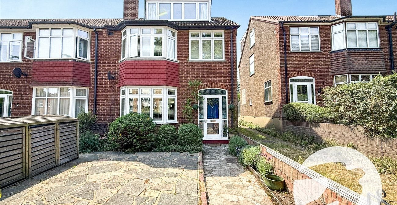 4 bedroom house for sale in London | Robinson Jackson