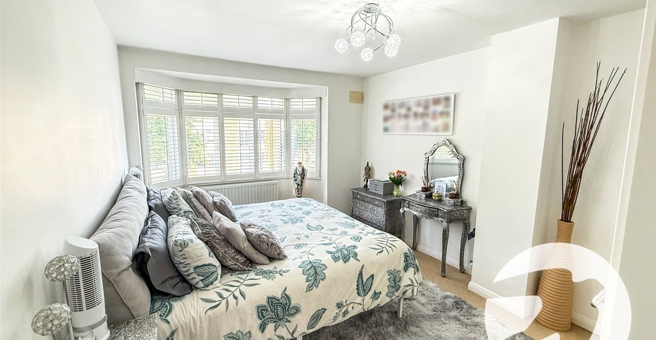4 bedroom house for sale in London | Robinson Jackson