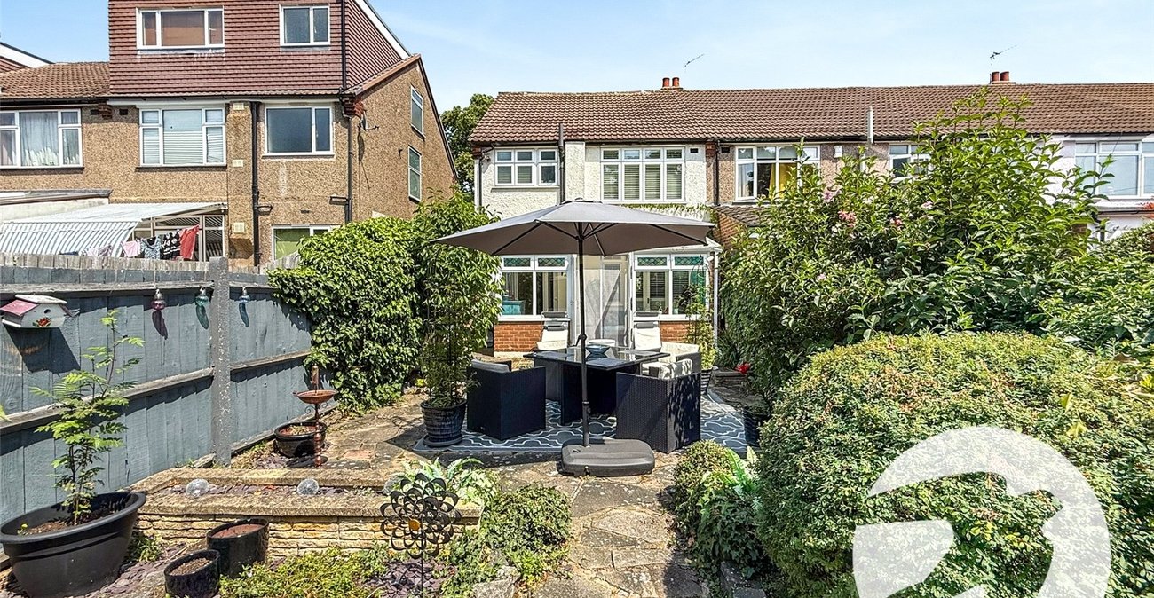 4 bedroom house for sale in London | Robinson Jackson