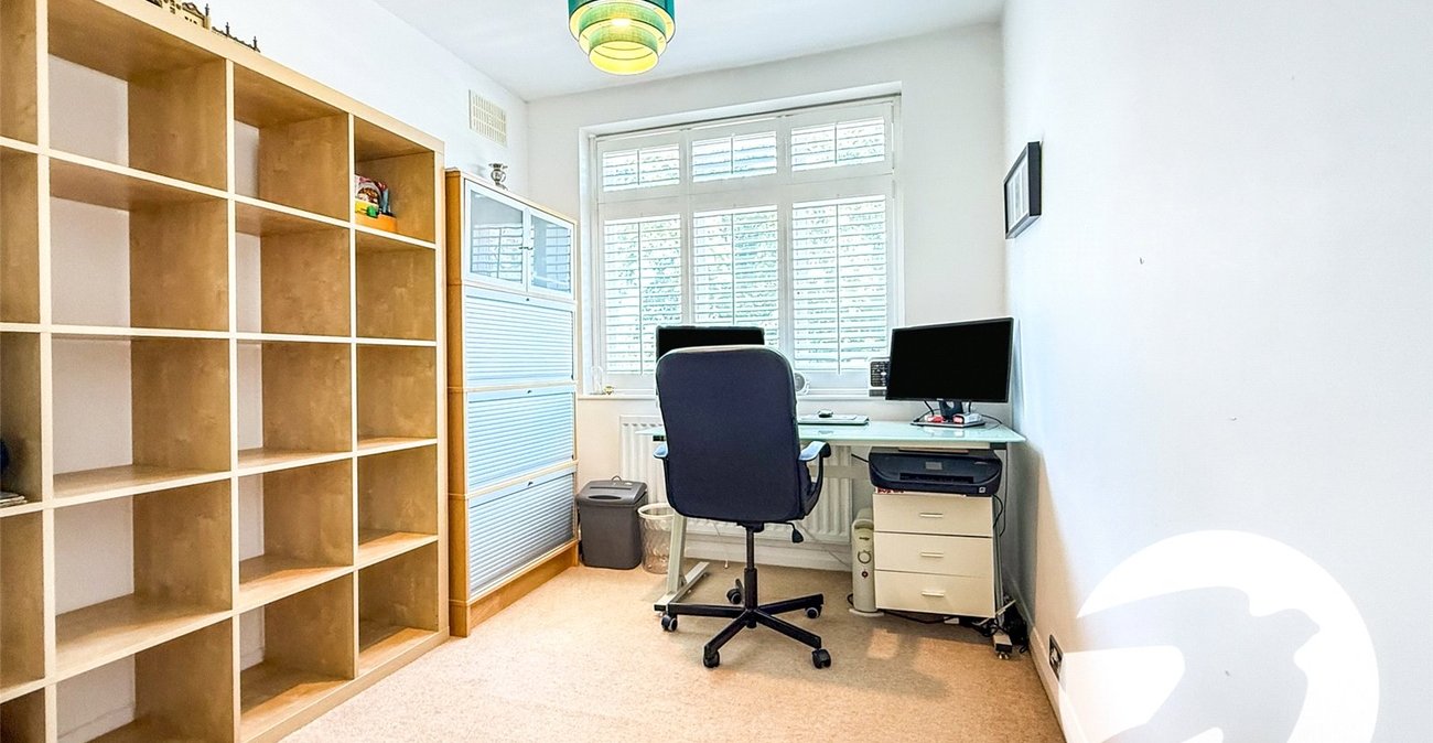 4 bedroom house for sale in London | Robinson Jackson