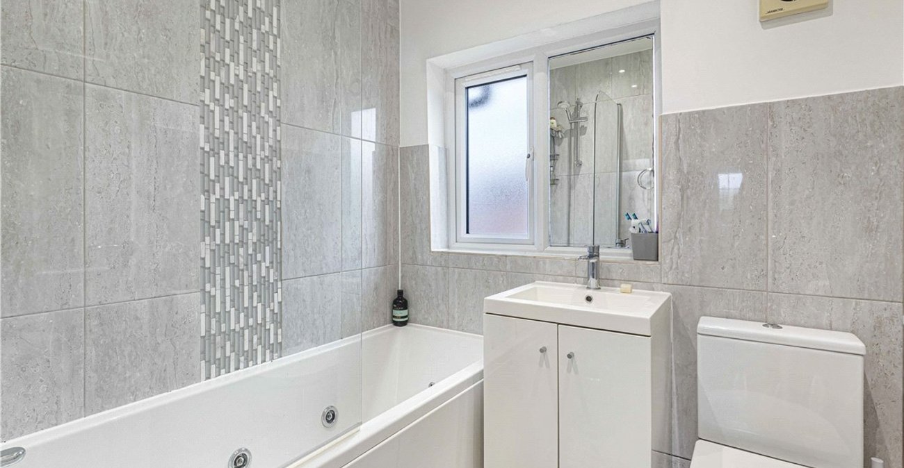 2 bedroom house for sale in St Mary Cray | Robinson Jackson