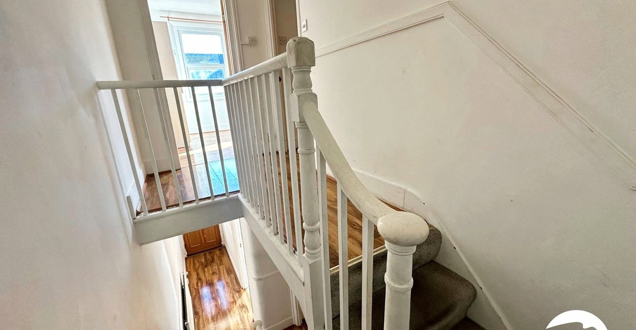 3 bedroom house for sale in London | Robinson Jackson