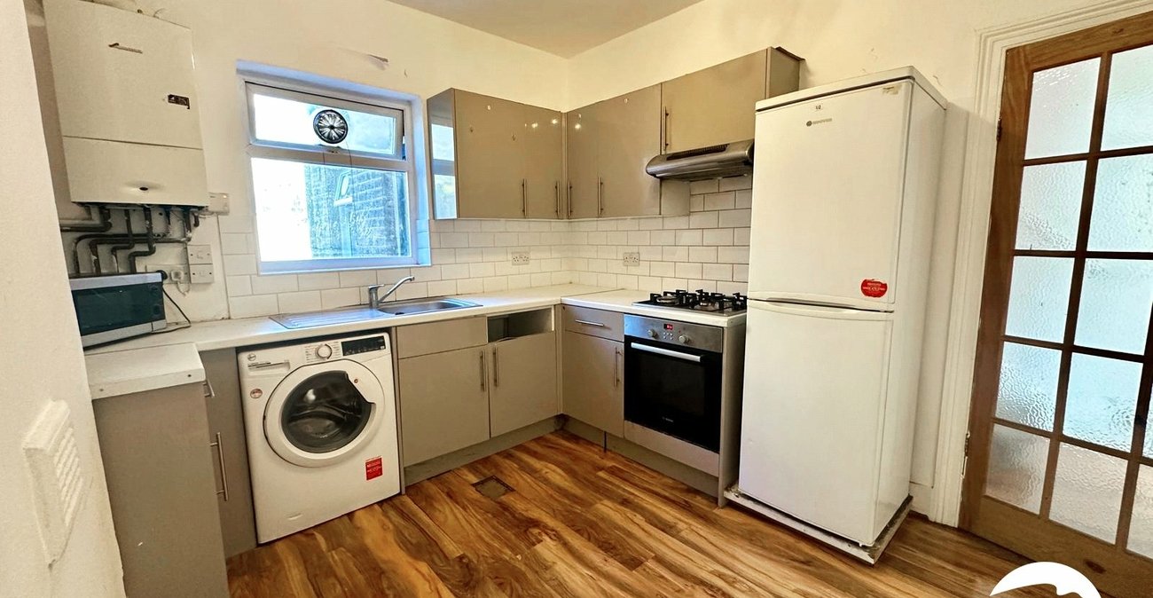 3 bedroom house for sale in London | Robinson Jackson