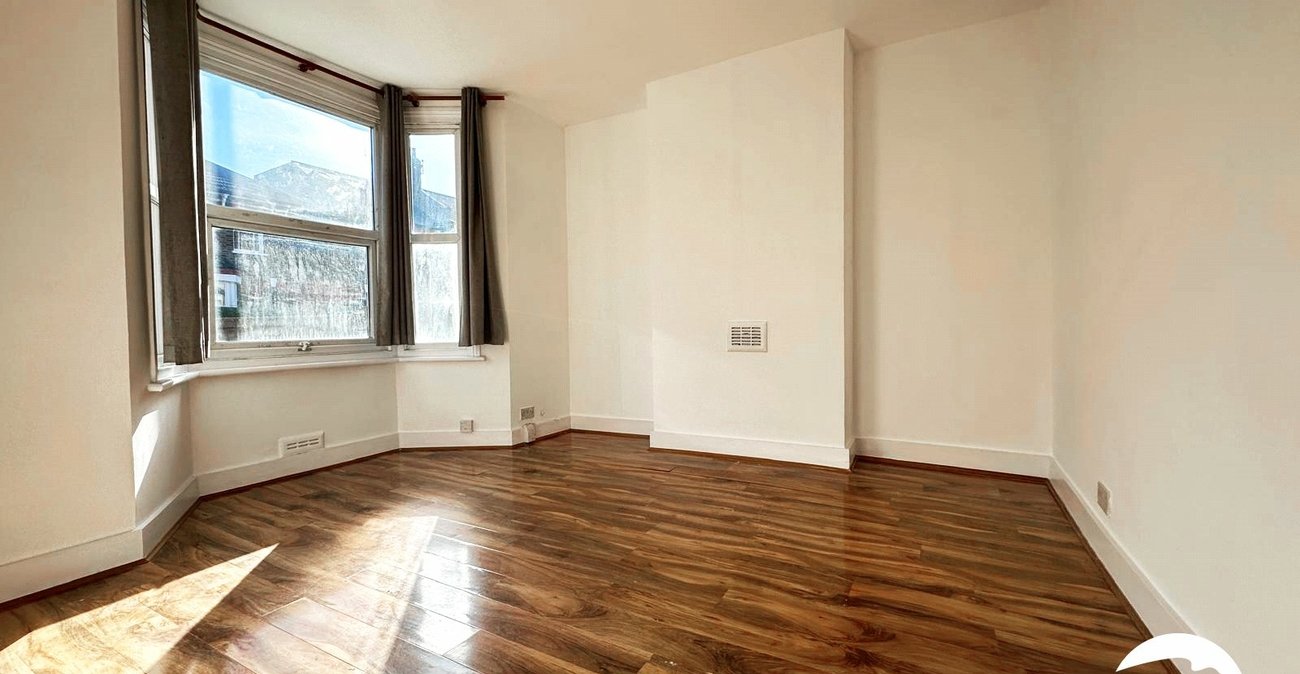 3 bedroom house for sale in London | Robinson Jackson