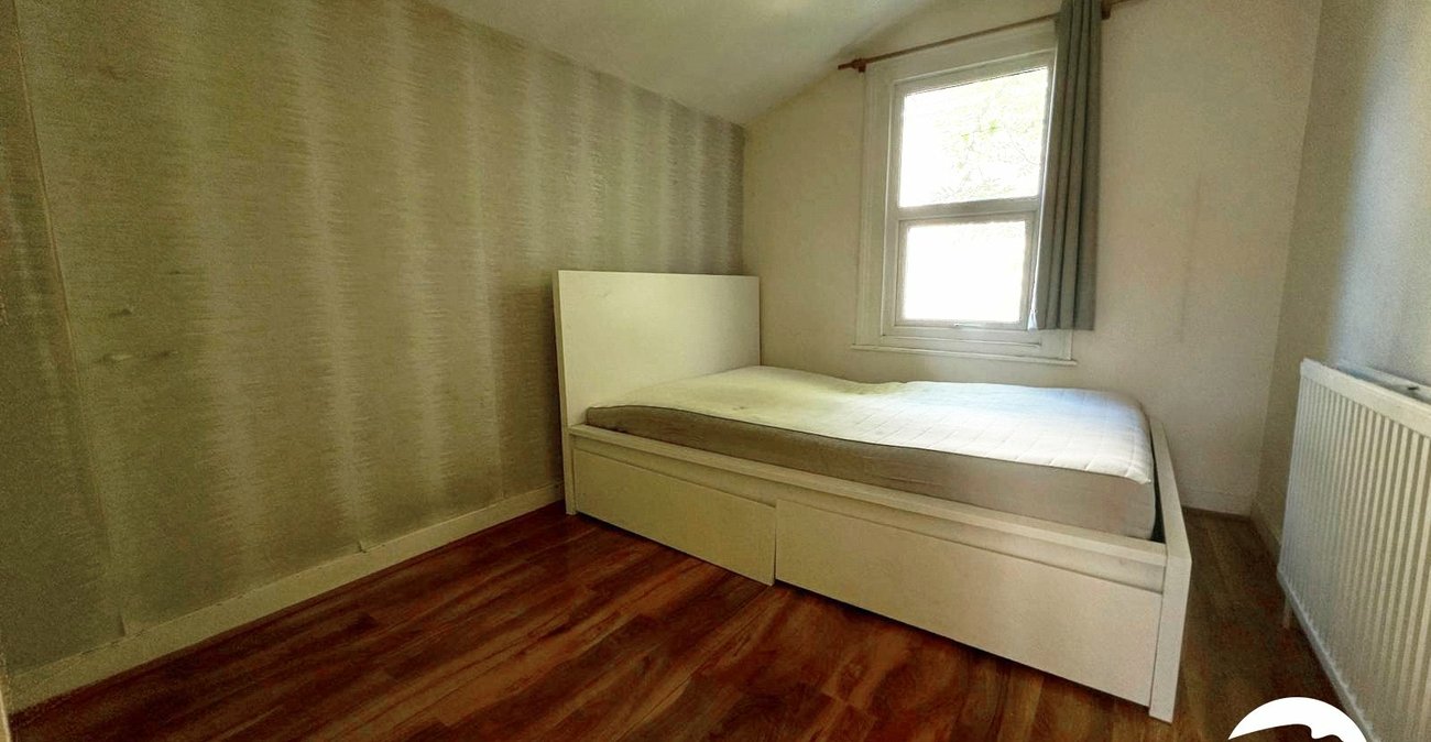 3 bedroom house for sale in London | Robinson Jackson