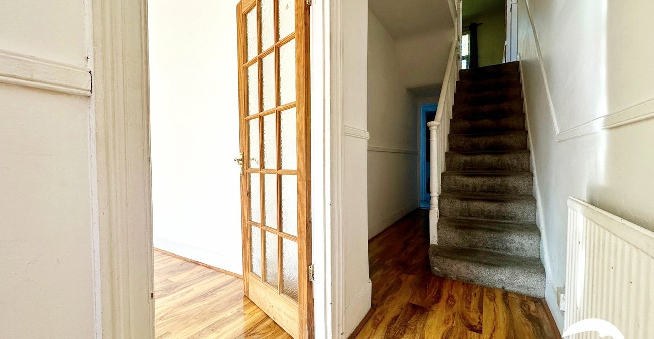 3 bedroom house for sale in London | Robinson Jackson